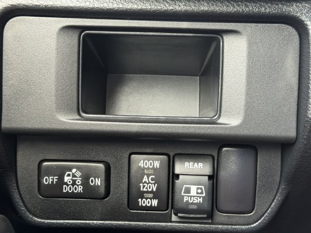 Used 2017 Toyota Tacoma TRD Off-Road w/ Premium & Technology Package AWD/4WD image 22
