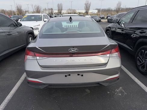 Used 2023 Hyundai Elantra SEL w/ Convenience Package image 5