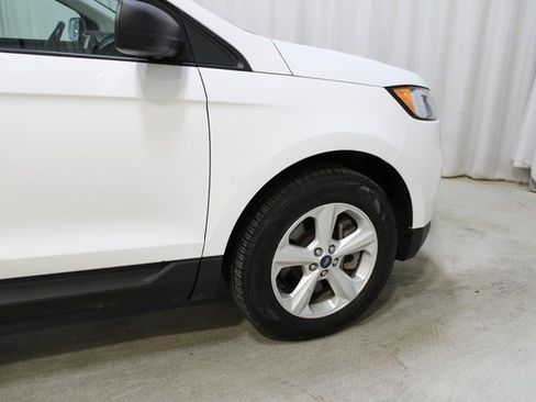 Used 2021 Ford Edge SE image 11
