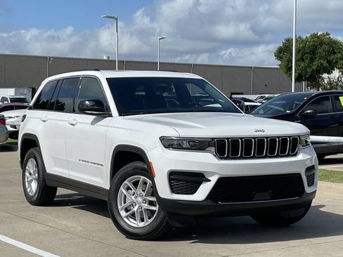 Used 2026 Jeep Grand Cherokee Laredo X AWD/4WD image 2