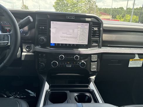New 2026 Ford F250 Platinum AWD/4WD image 3