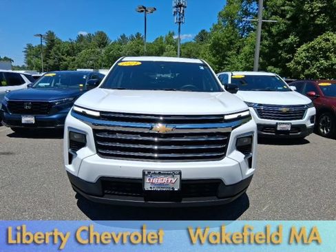 Used 2024 Chevrolet Traverse LT AWD/4WD image 3