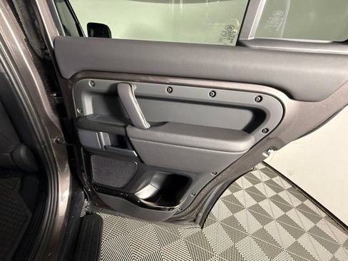 Used 2025 Land Rover Defender 110 AWD/4WD image 38