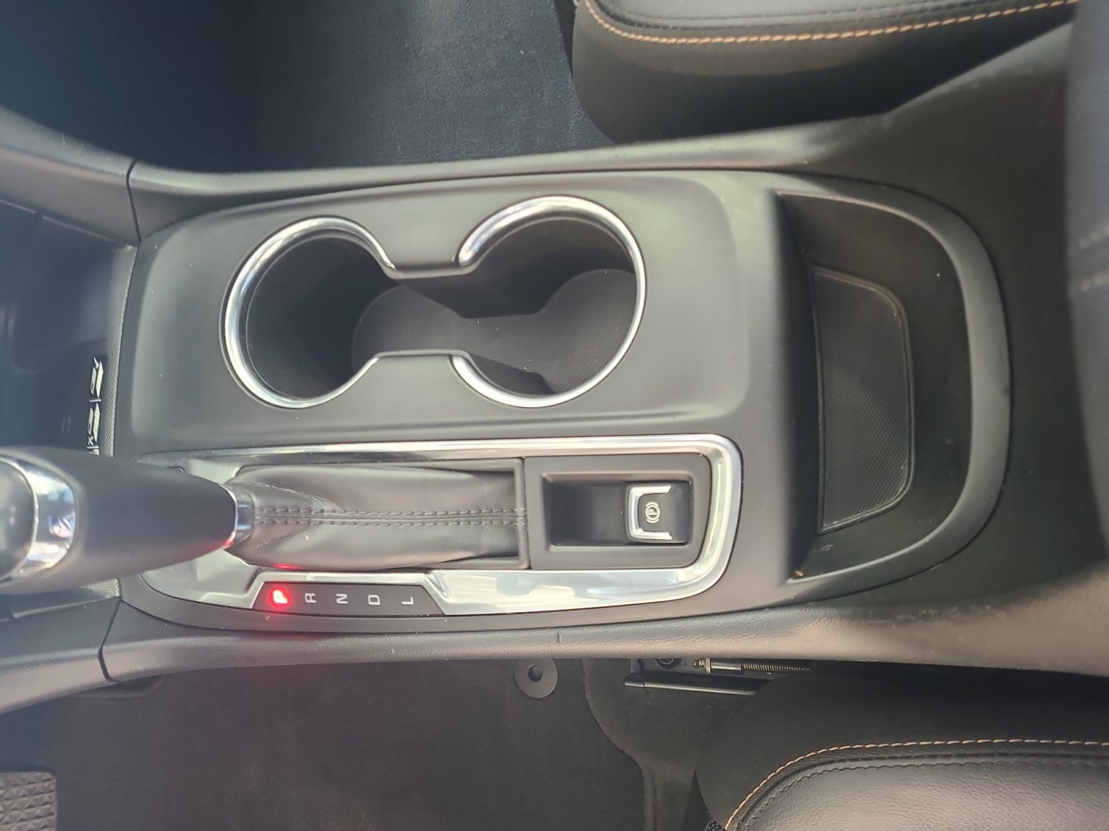 Used 2018 Chevrolet Equinox Premier FWD image 15