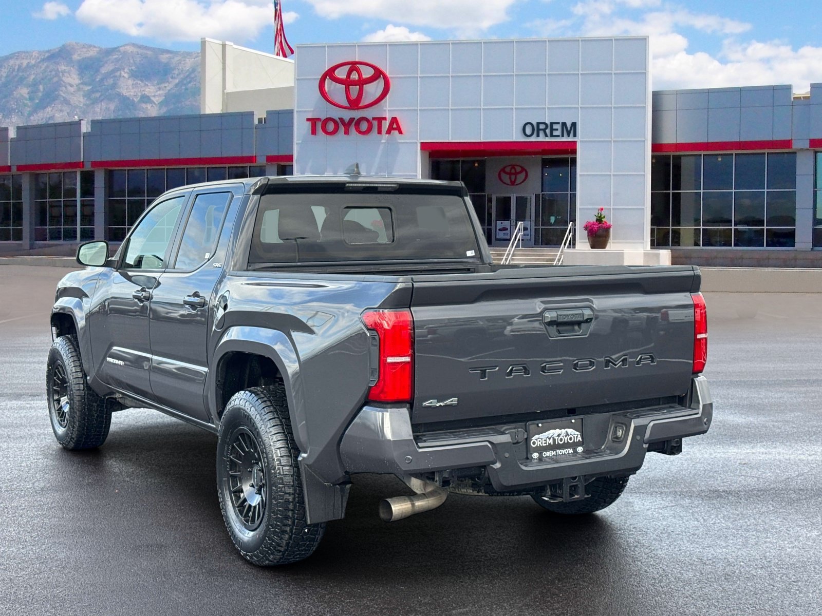 Used 2024 Toyota Tacoma SR5 AWD/4WD image 6