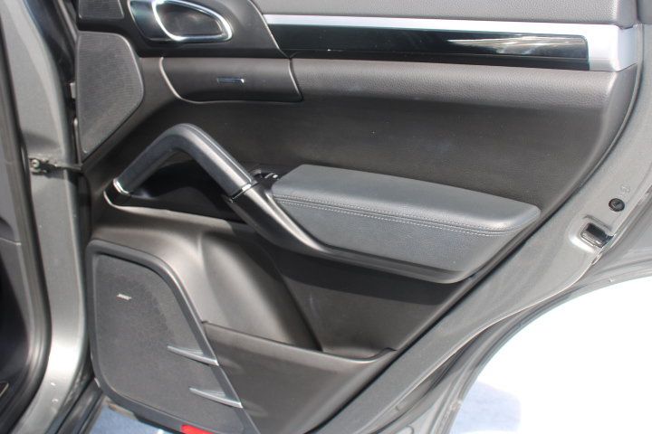 Used 2016 Porsche Cayenne AWD/4WD image 17