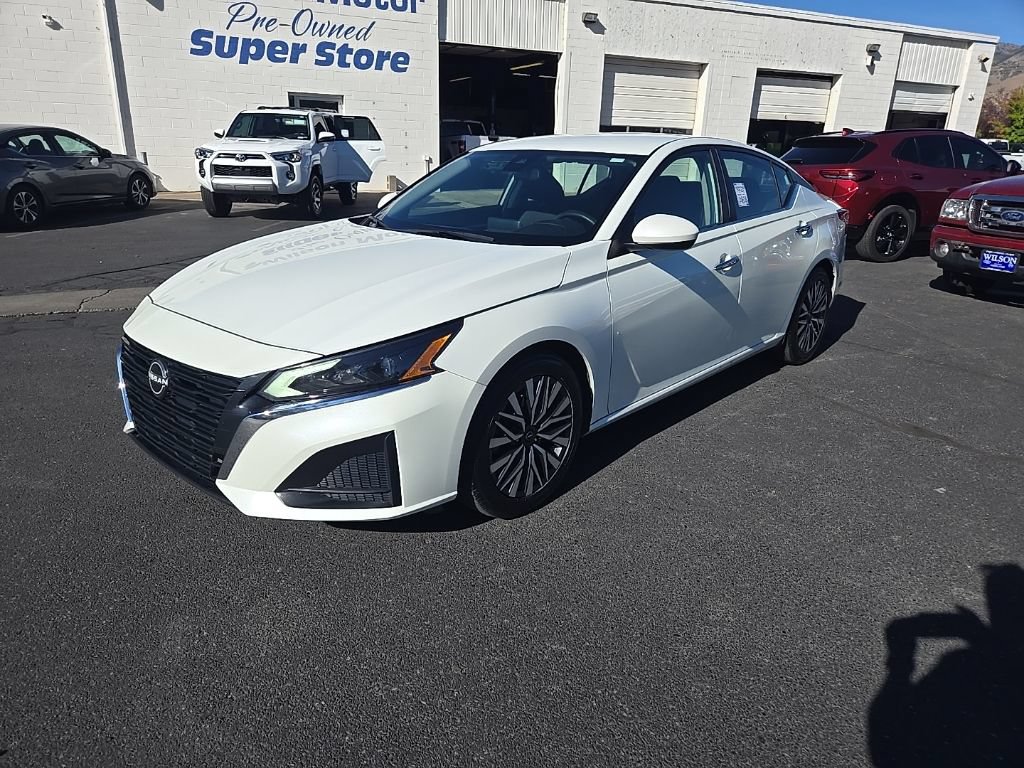 Used 2023 Nissan Altima 2.5 SV FWD image 1