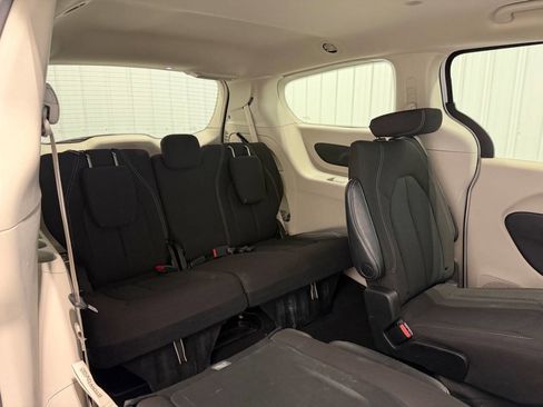 Used 2023 Chrysler Voyager LX FWD image 12