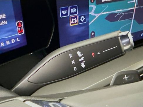 Used 2025 Chevrolet Traverse LT image 19