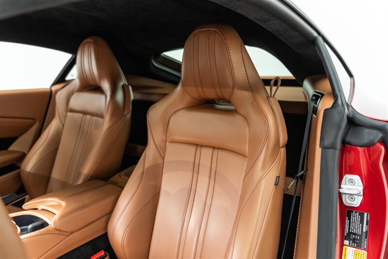 Used 2020 Aston Martin V8 Vantage Coupe RWD image 37