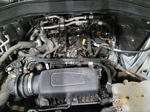 Used 2021 Ford Explorer XLT image 30