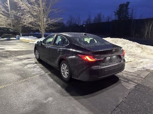 Used 2025 Toyota Camry LE w/ Convenience Package image 5