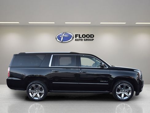 Used 2020 GMC Yukon XL Denali w/ Denali Ultimate Package image 3
