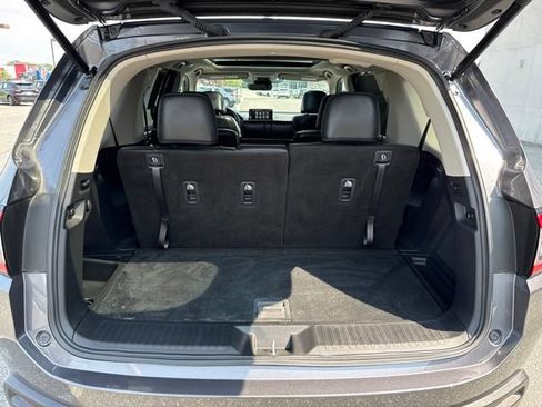 Certified 2025 Honda Pilot Touring image 9