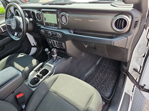 Used 2018 Jeep Wrangler Unlimited Sahara AWD/4WD image 34