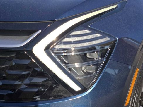 Used 2024 Kia Sportage EX image 9