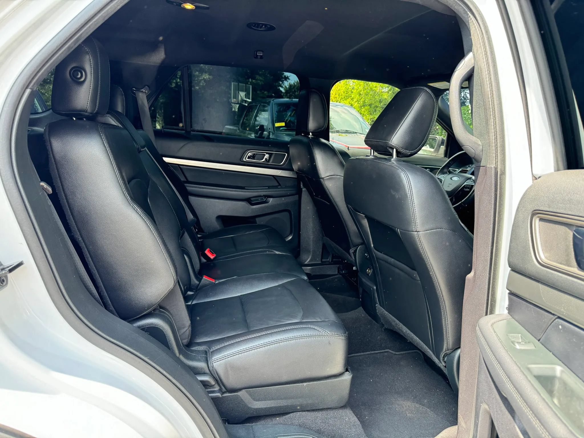 Used 2018 Ford Explorer XLT w/ Equipment Group 202A FWD image 27