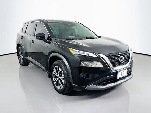 Used 2021 Nissan Rogue SV image 3