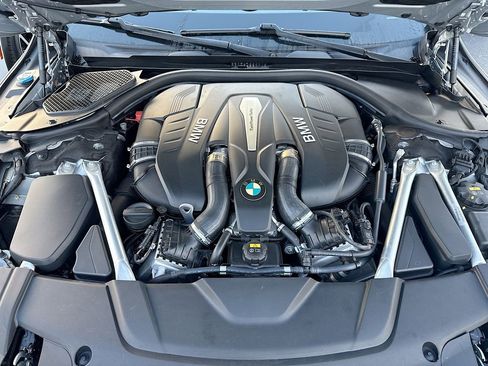 Used 2019 BMW 750i w/ M Sport Package image 35