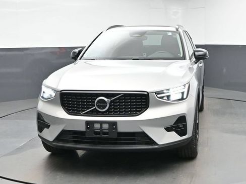 Used 2023 Volvo XC40 B5 Ultimate w/ Protection Package Premier AWD/4WD image 3