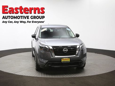 Used 2024 Nissan Pathfinder S image 51