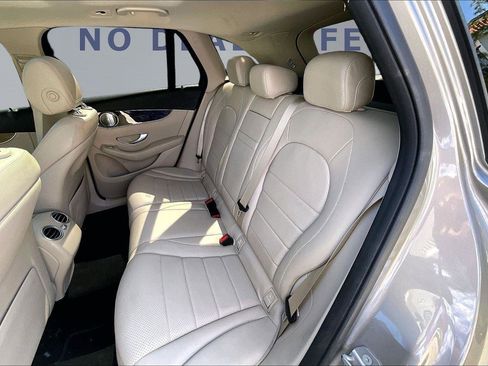 Used 2021 Mercedes-Benz GLC 300 4MATIC image 22