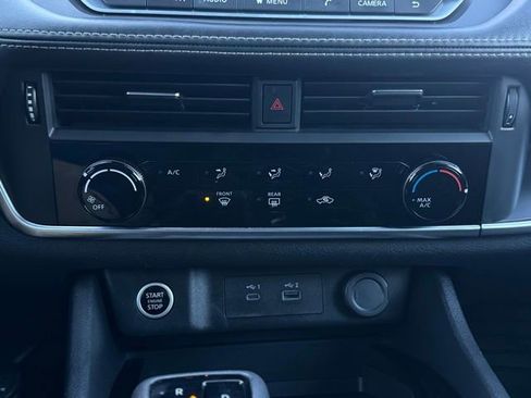 Used 2023 Nissan Rogue S image 27