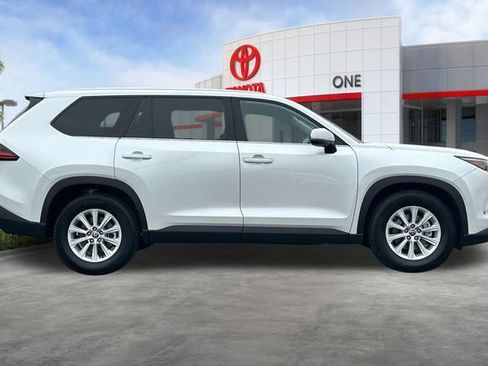 Used 2025 Toyota Grand Highlander AWD image 3