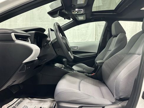 Used 2025 Toyota Corolla SE w/ SE Premium Package image 14