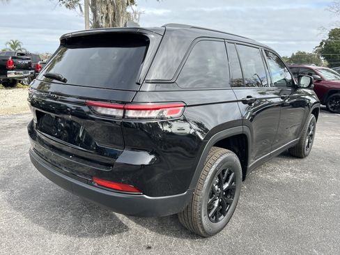 New 2025 Jeep Grand Cherokee Altitude image 9
