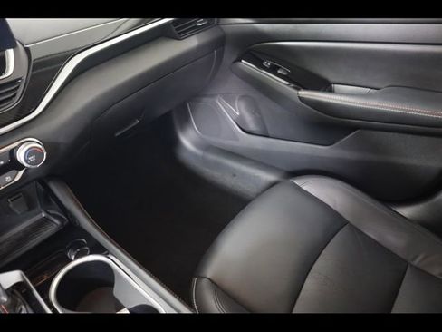 Used 2024 Nissan Altima 2.5 SR w/ SR Premium Package image 13