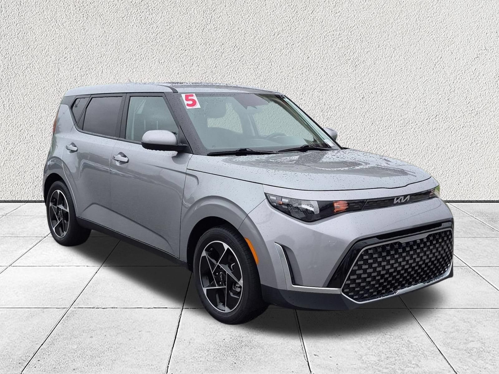 Used 2025 Kia Soul EX FWD image 1