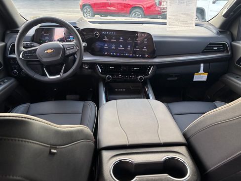 Used 2026 Chevrolet Suburban Premier image 24