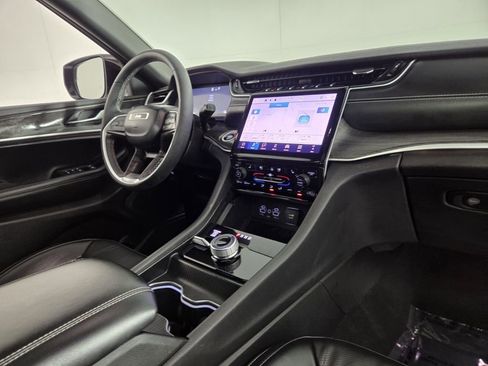 Certified 2025 Jeep Grand Cherokee Limited w/ Luxury Tech Group II image 30