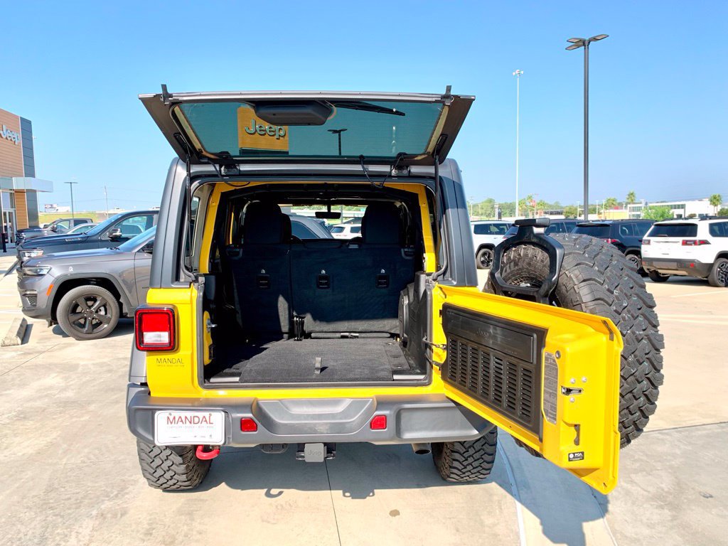 Used 2021 Jeep Wrangler Unlimited Rubicon AWD/4WD image 17