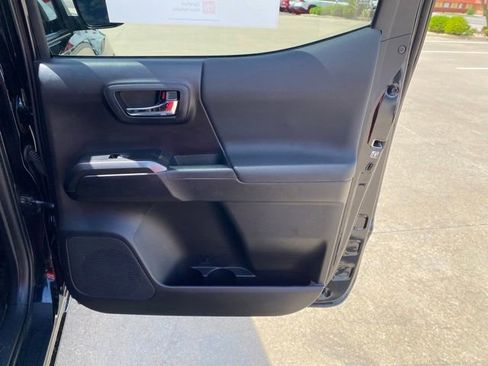 Certified 2020 Toyota Tacoma TRD Sport w/ Technology Package AWD/4WD image 19