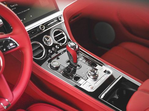 Used 2024 Bentley Continental GT image 9