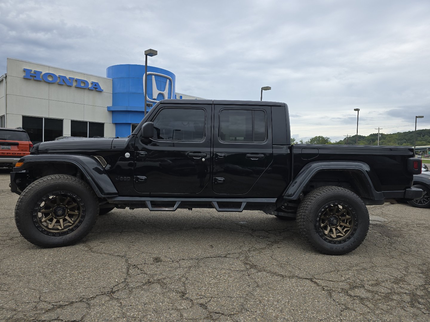 Used 2021 Jeep Gladiator Sport AWD/4WD image 16