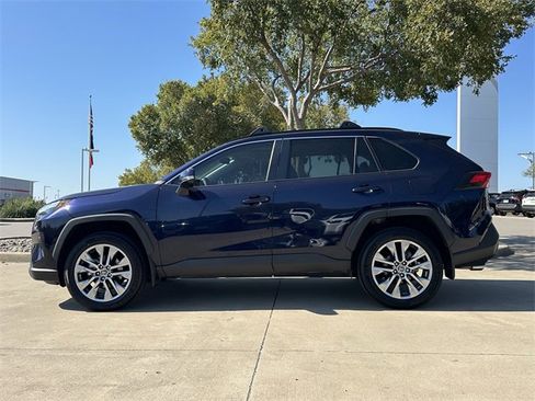 Used 2023 Toyota RAV4 XLE Premium image 2