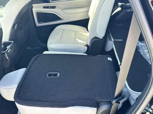 New 2025 Kia Telluride S image 13