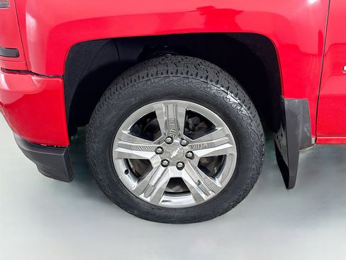 Used 2018 Chevrolet Silverado 1500 Custom w/ Custom Value Package AWD/4WD image 36