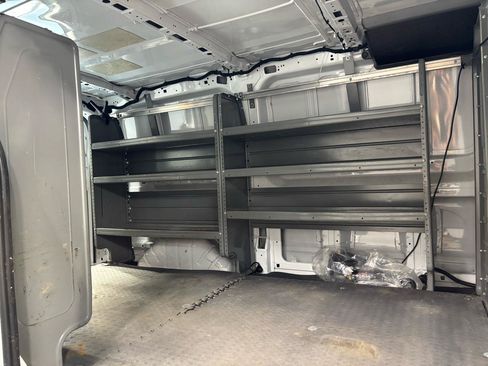 Used 2017 Ford Transit 250 130 Low Roof RWD image 17