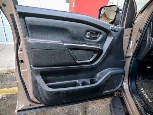 Used 2021 Nissan Titan PRO-4X w/ Pro-4x Convenience Package image 15
