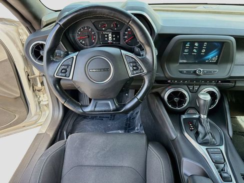 Used 2018 Chevrolet Camaro LT RWD image 16