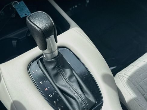 Certified 2025 Honda HR-V LX image 15
