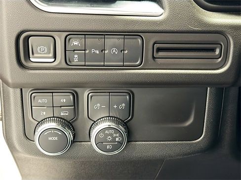 Used 2023 GMC Yukon SLE image 9