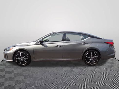 Used 2023 Nissan Altima 2.5 SR FWD image 2