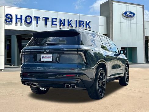 Used 2025 Chevrolet Traverse RS FWD image 8