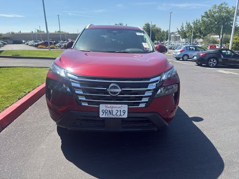Certified 2024 Nissan Rogue SV w/ SV Premium Package AWD/4WD image 2