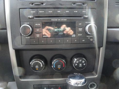 Used 2012 Jeep Liberty Sport AWD/4WD image 15